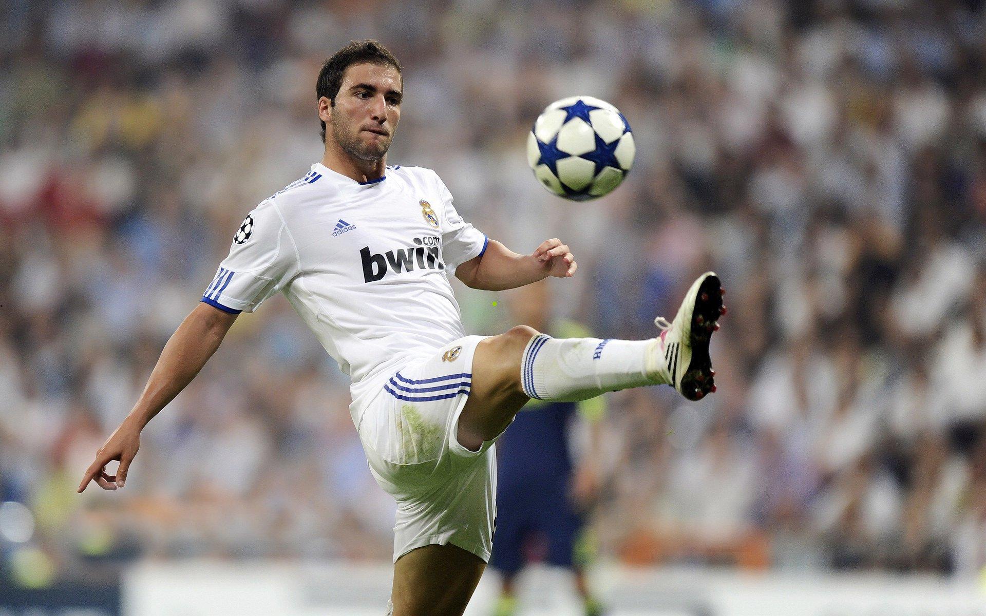 皇马豪掷11亿欧元掀起变革风暴，哈维·阿隆索回归助力西甲霸主复苏