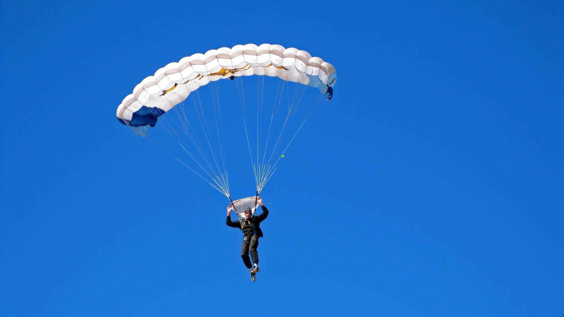 麦科勒姆46分10三分平纪录 奇才擒鹰终结14连败